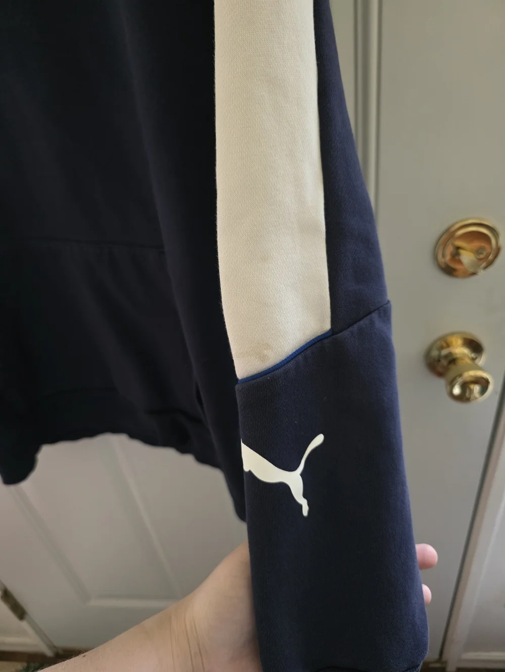 Puma Navy Hoodie with White Sleeve Panels Size Large - Picture 2 of 5